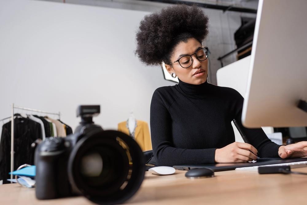 A female content manager creating a list of high-performing old publications for repurposing